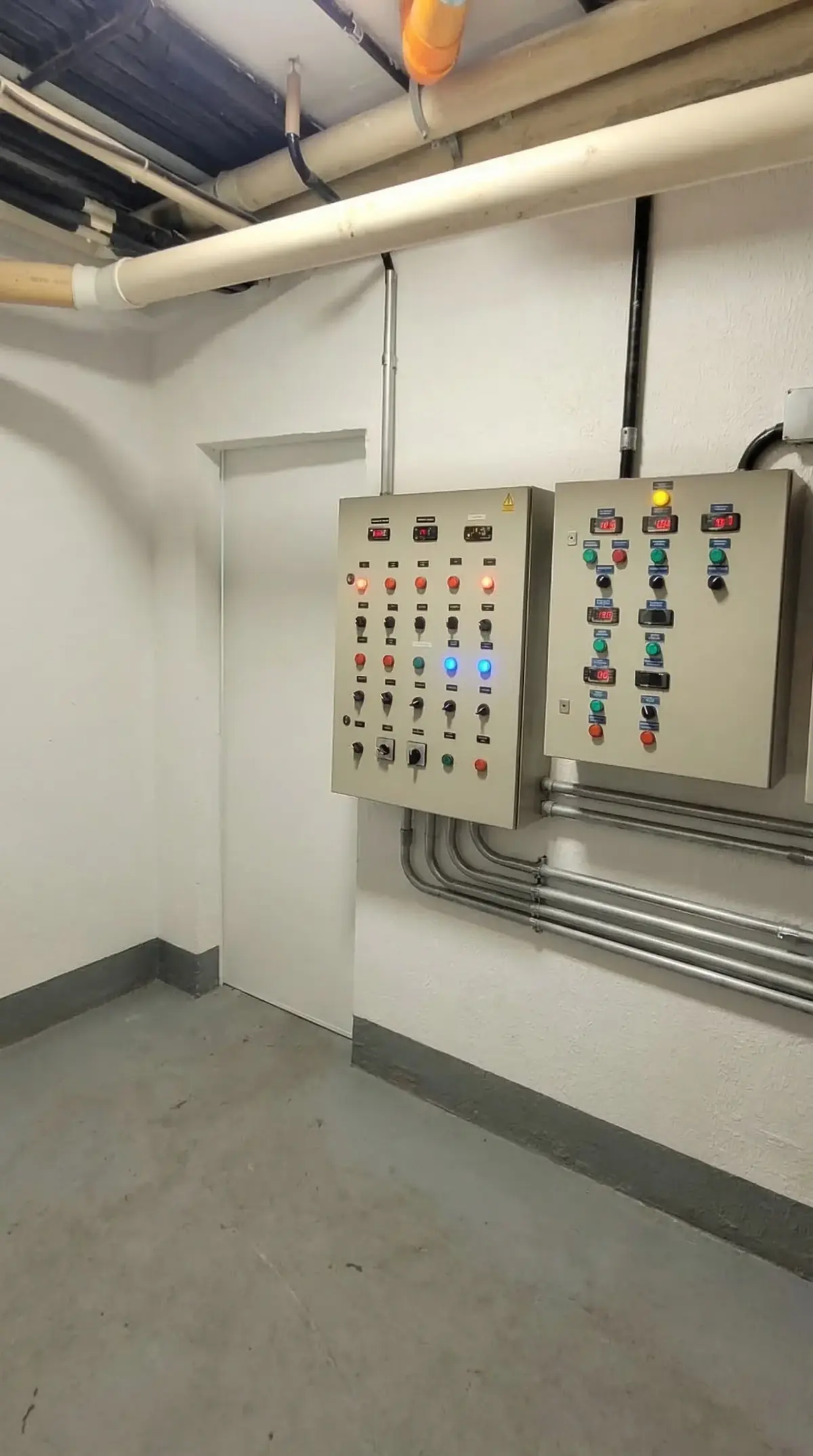 Piscina de alto padrão com projeto elétrico Sanches